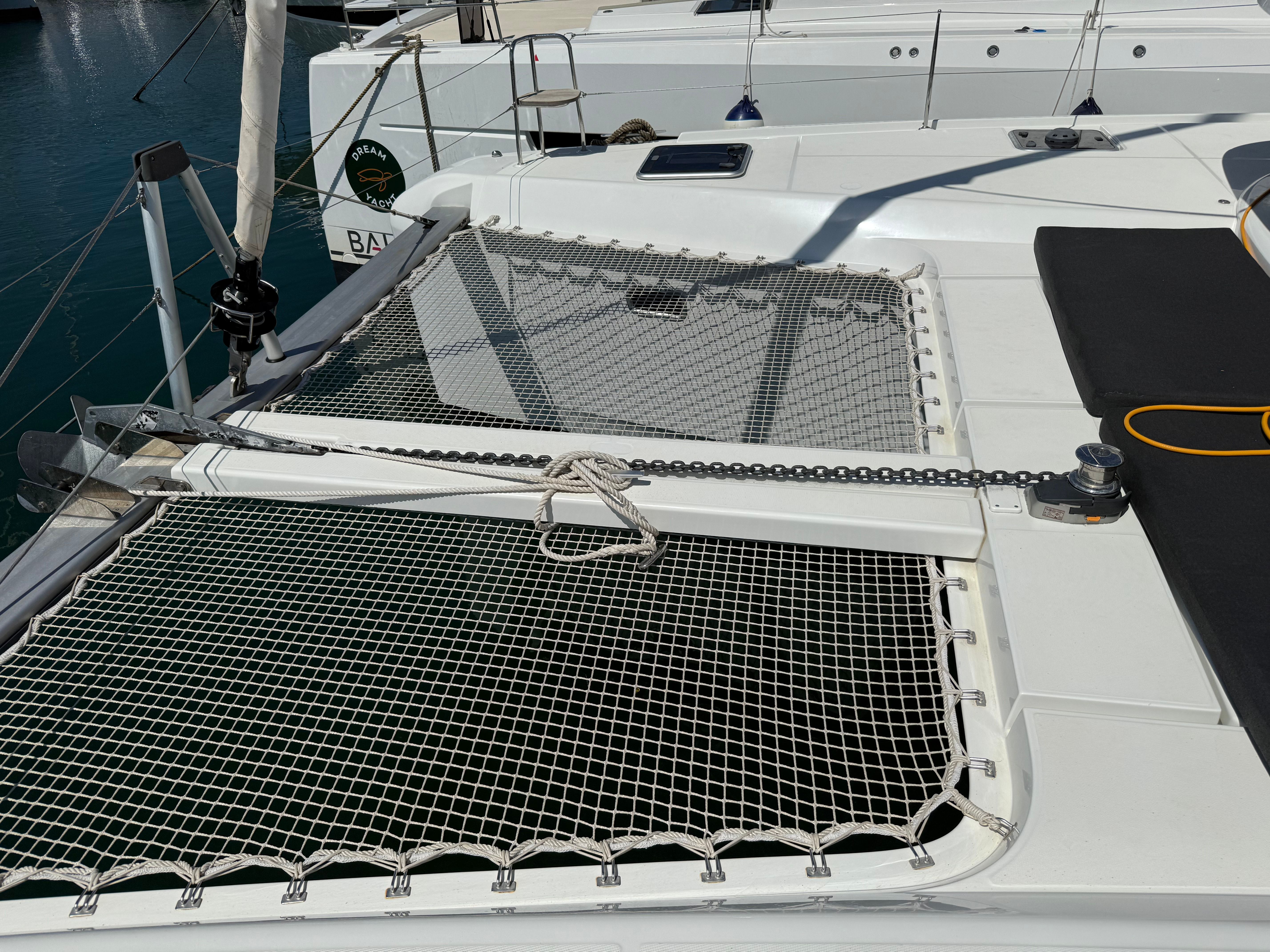 Lagoon 42 | White Lady