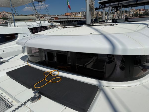 Lagoon 42 | White Lady