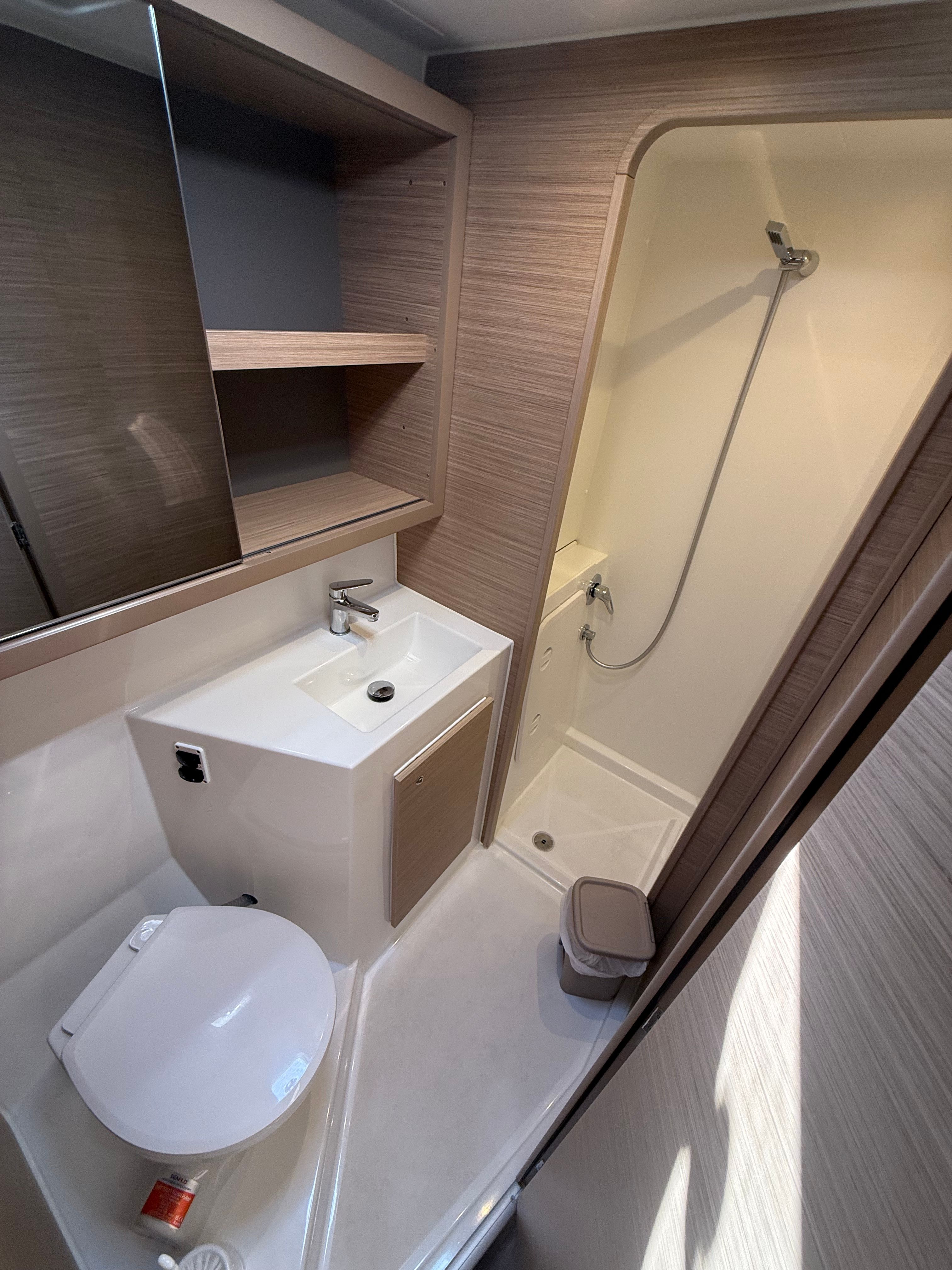 Lagoon 42 | White Lady