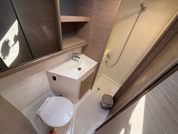 Lagoon 42 | White Lady