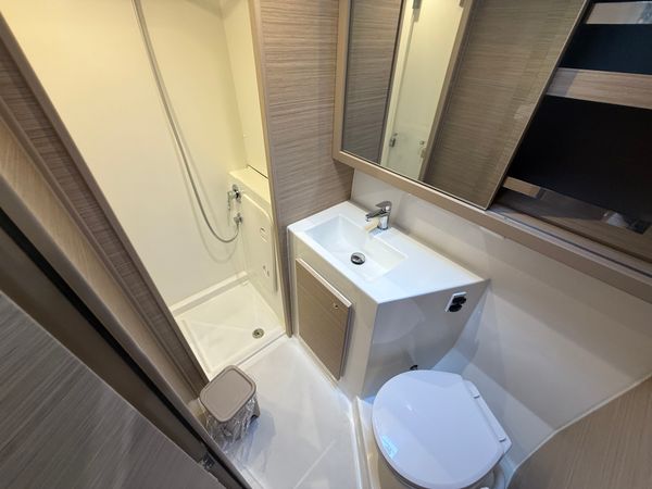 Lagoon 42 | White Lady