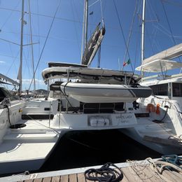 Lagoon 42 | White Lady