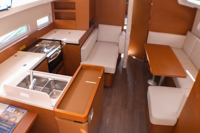 Jeanneau Sun Odyssey 410 | Maral