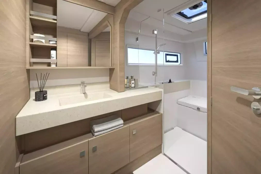 Lagoon 43 | Active.Cruises