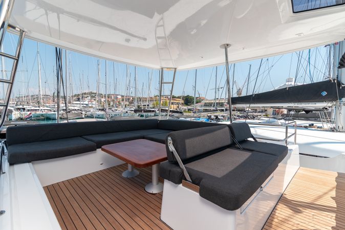 Lagoon 51 | Moonshadow