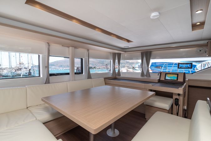 Lagoon 51 | Moonshadow