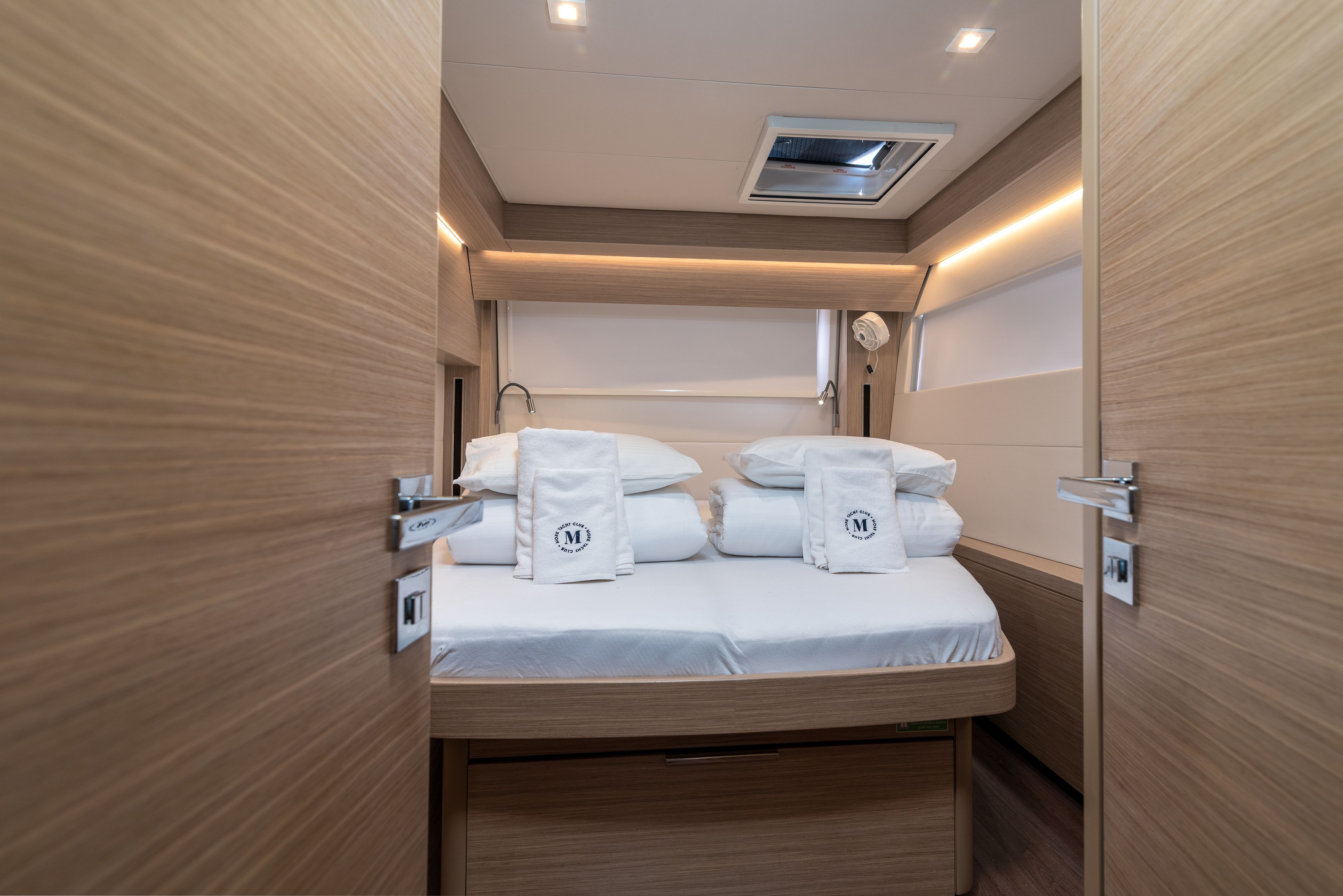 Lagoon 51 | Moonshadow