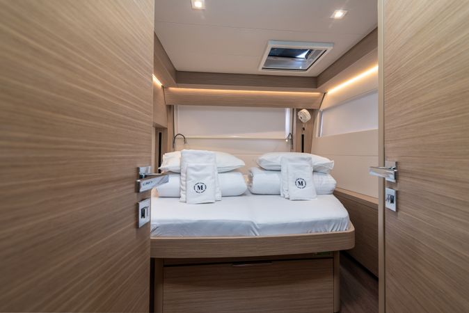 Lagoon 51 | Moonshadow