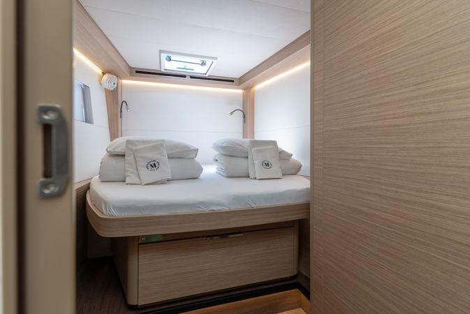 Lagoon 51 | Moonshadow