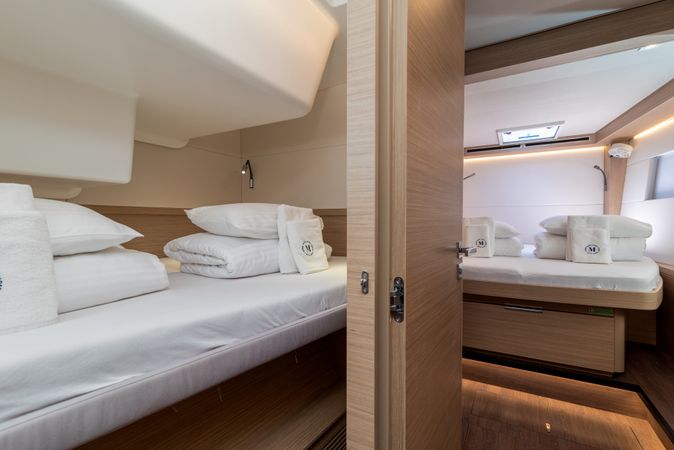 Lagoon 51 | Moonshadow