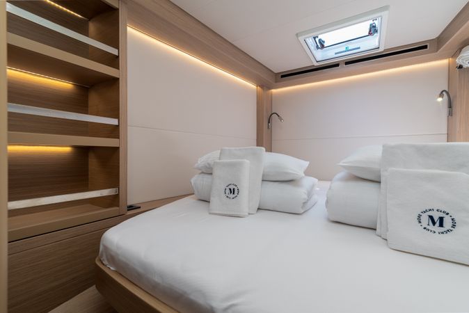 Lagoon 51 | Moonshadow