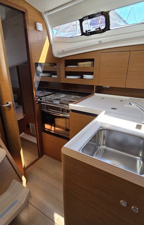 Jeanneau Sun Odyssey 380 | Leo