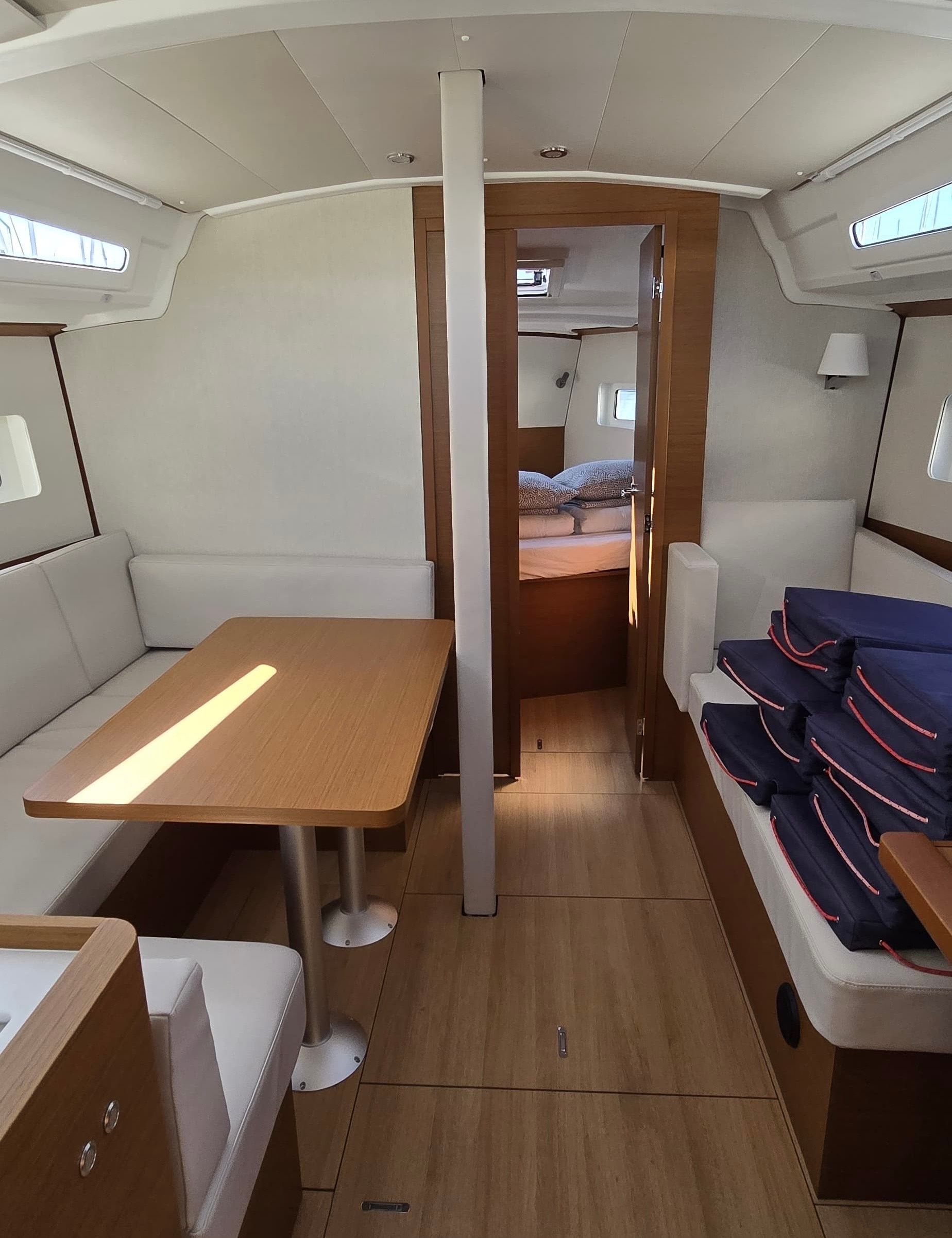 Jeanneau Sun Odyssey 380 | Leo