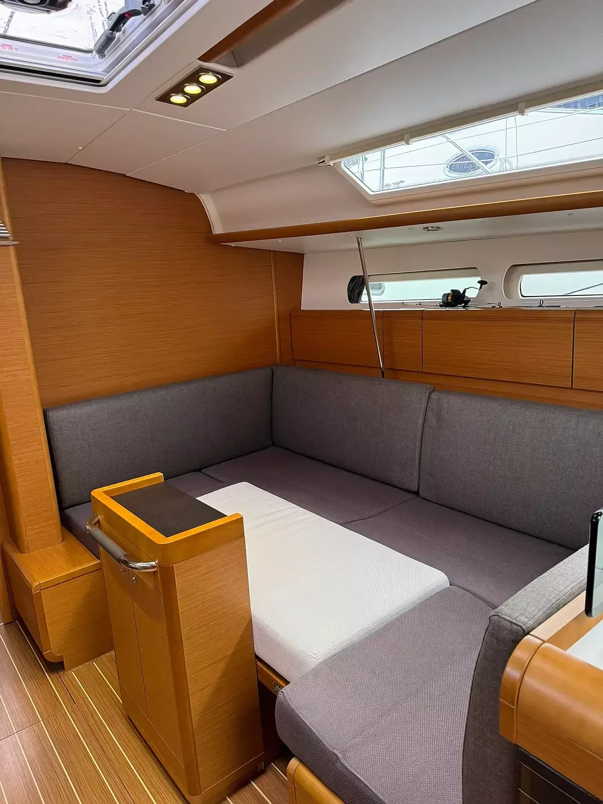 Jeanneau Sun Odyssey 409 | ZikkZakk