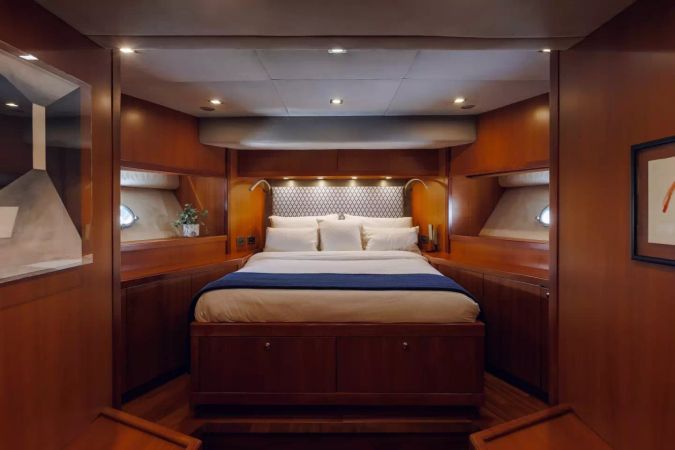 Sunseeker Predator 108 | Eye