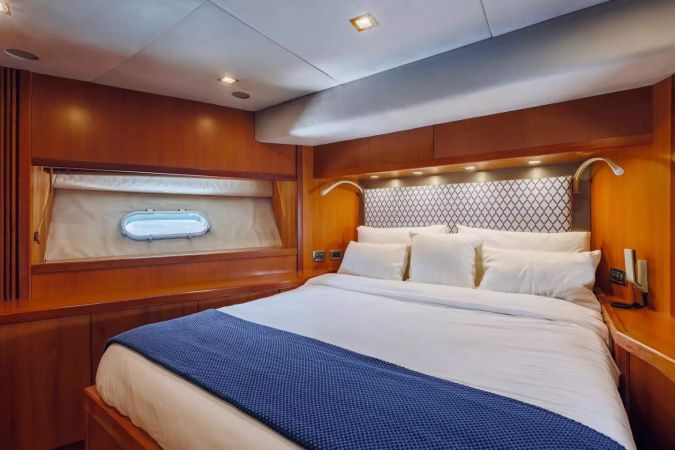 Sunseeker Predator 108 | Eye