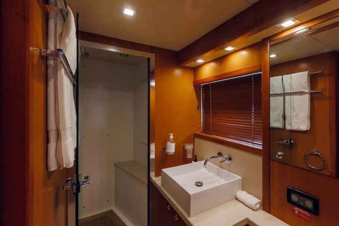 Sunseeker Predator 108 | Eye