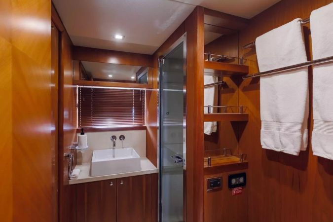 Sunseeker Predator 108 | Eye