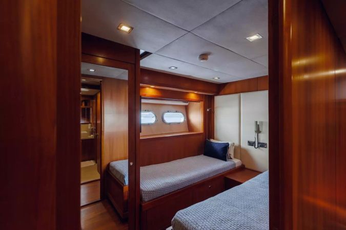 Sunseeker Predator 108 | Eye