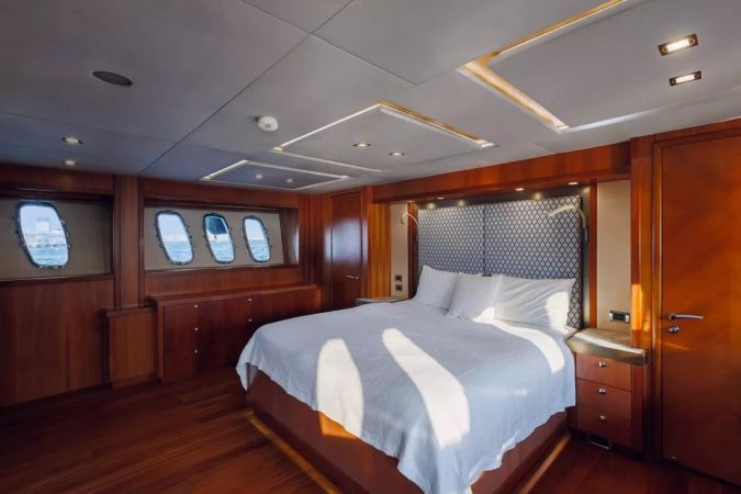 Sunseeker Predator 108 | Eye