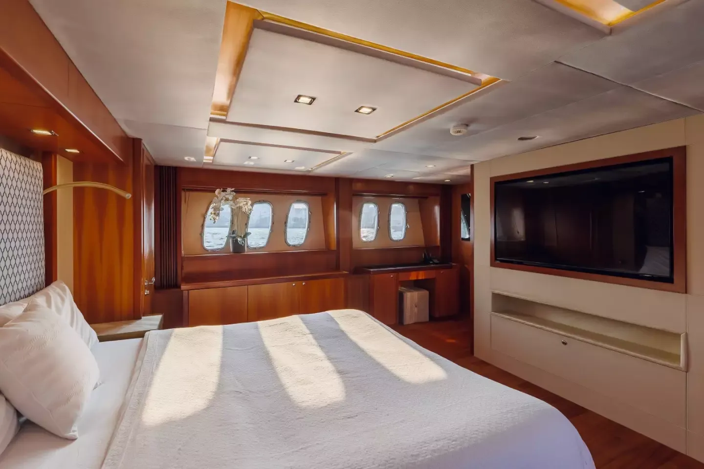 Sunseeker Predator 108 | Eye