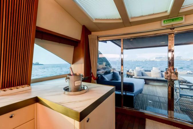 Sunseeker Predator 108 | Eye