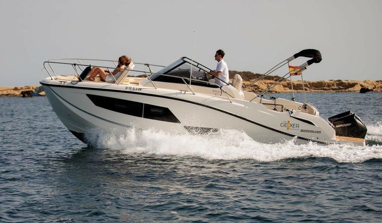 Quicksilver Activ 875 Sundeck | Geixer