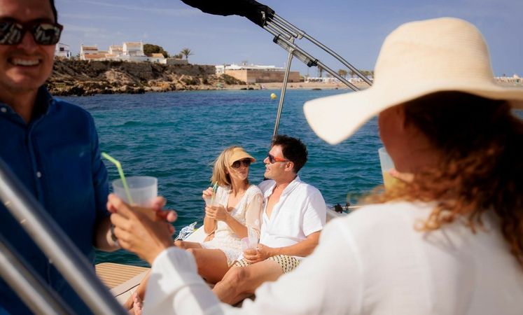 Quicksilver Activ 875 Sundeck | Geixer