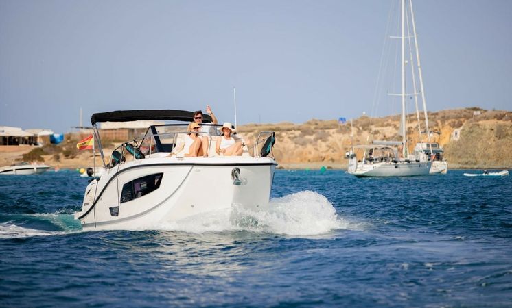 Quicksilver Activ 875 Sundeck | Geixer