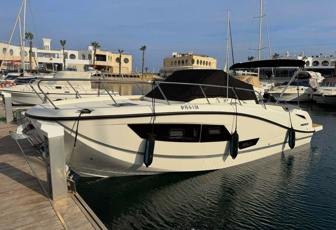 Quicksilver Activ 875 Sundeck | Geixer