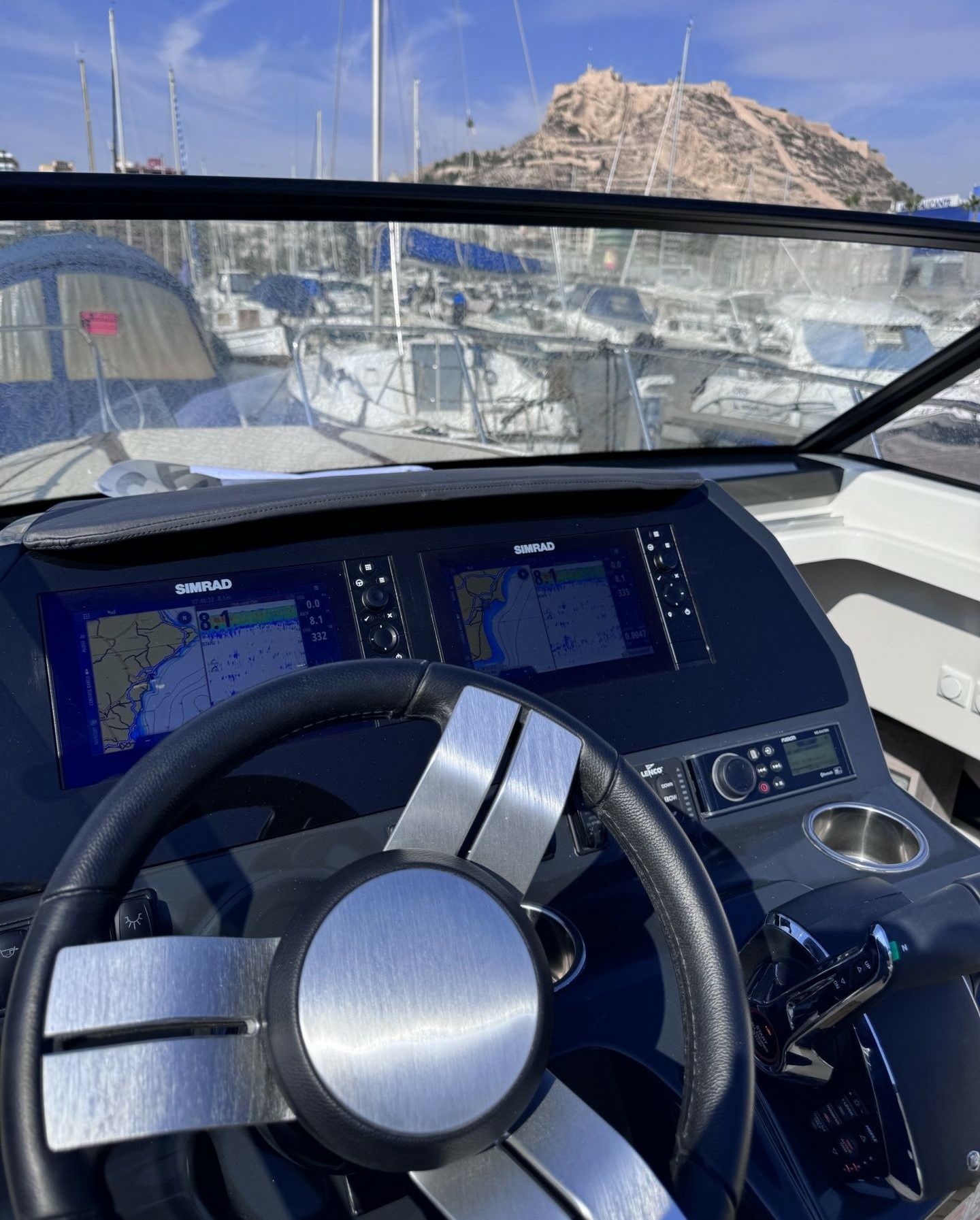 Quicksilver Activ 875 Sundeck | Geixer