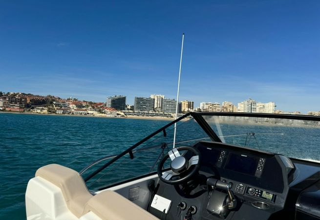 Quicksilver Activ 875 Sundeck | Geixer