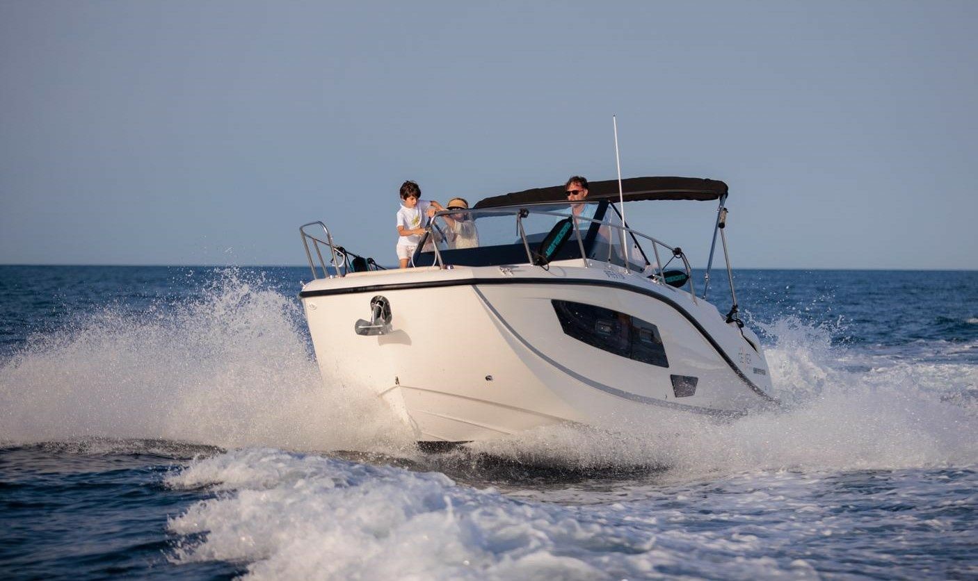 Quicksilver Activ 875 Sundeck | Geixer