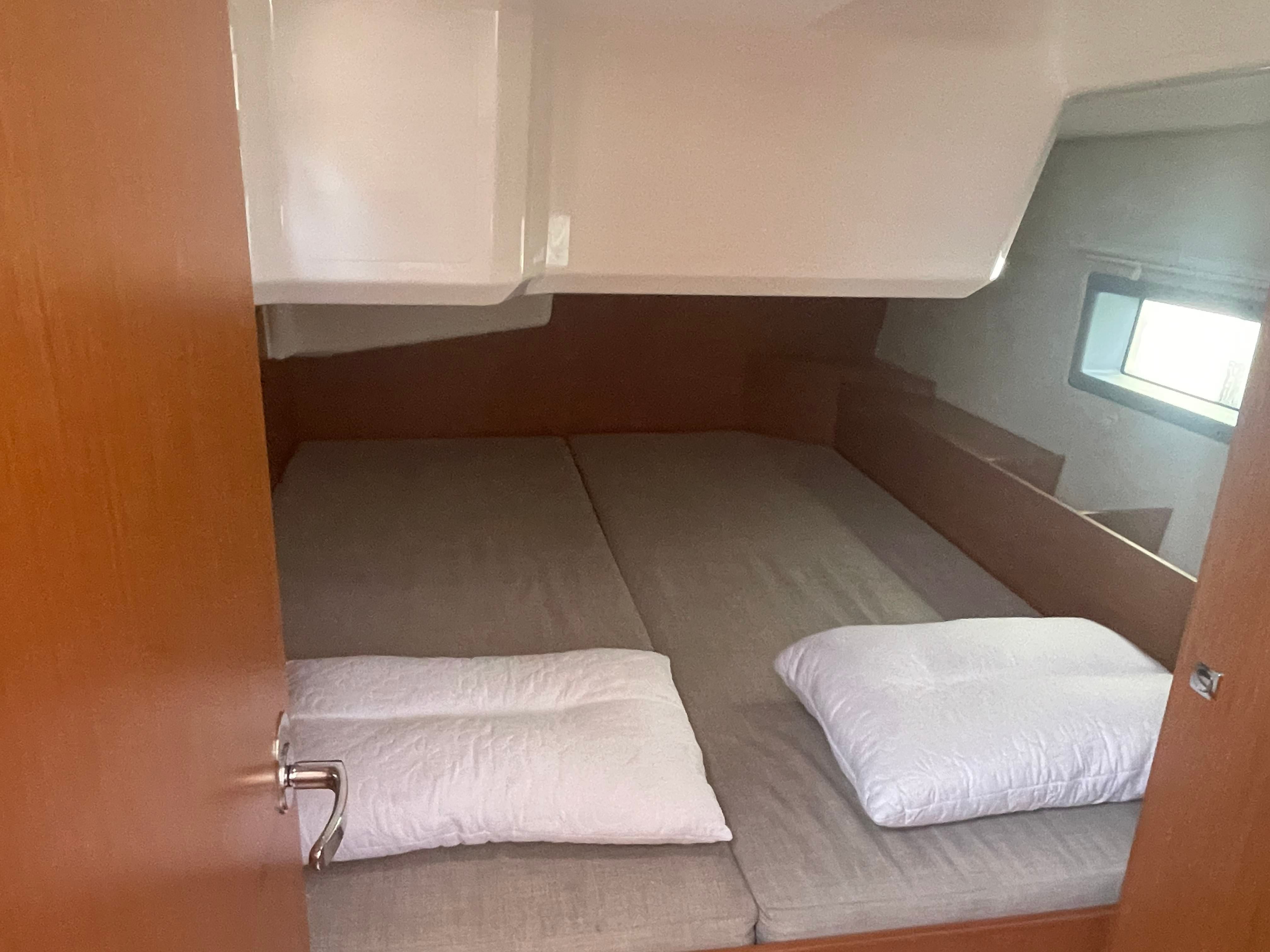 Bavaria C42 | Blackberry