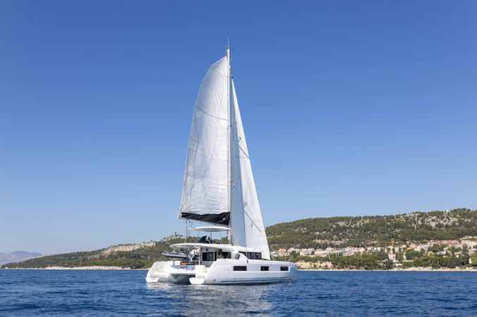 Lagoon 46 | Aura