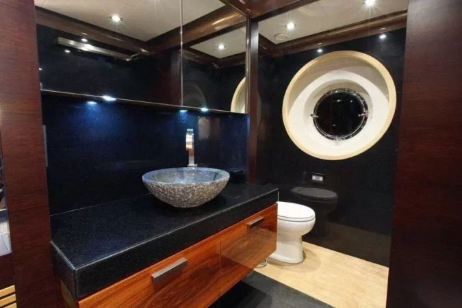 Majesty 121 | Meteor
