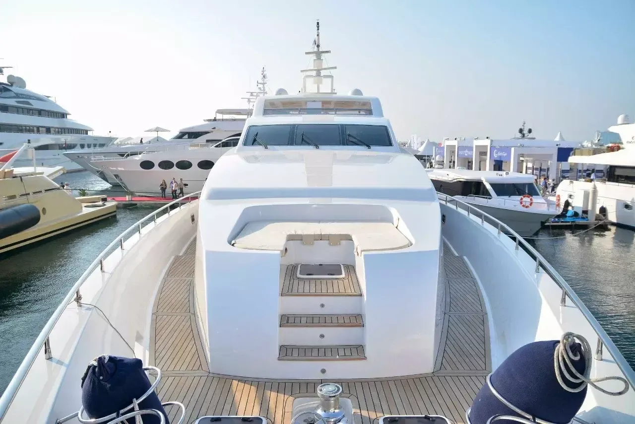 Majesty 121 | Meteor