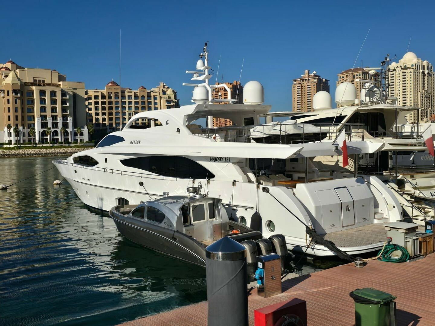 Majesty 121 | Meteor