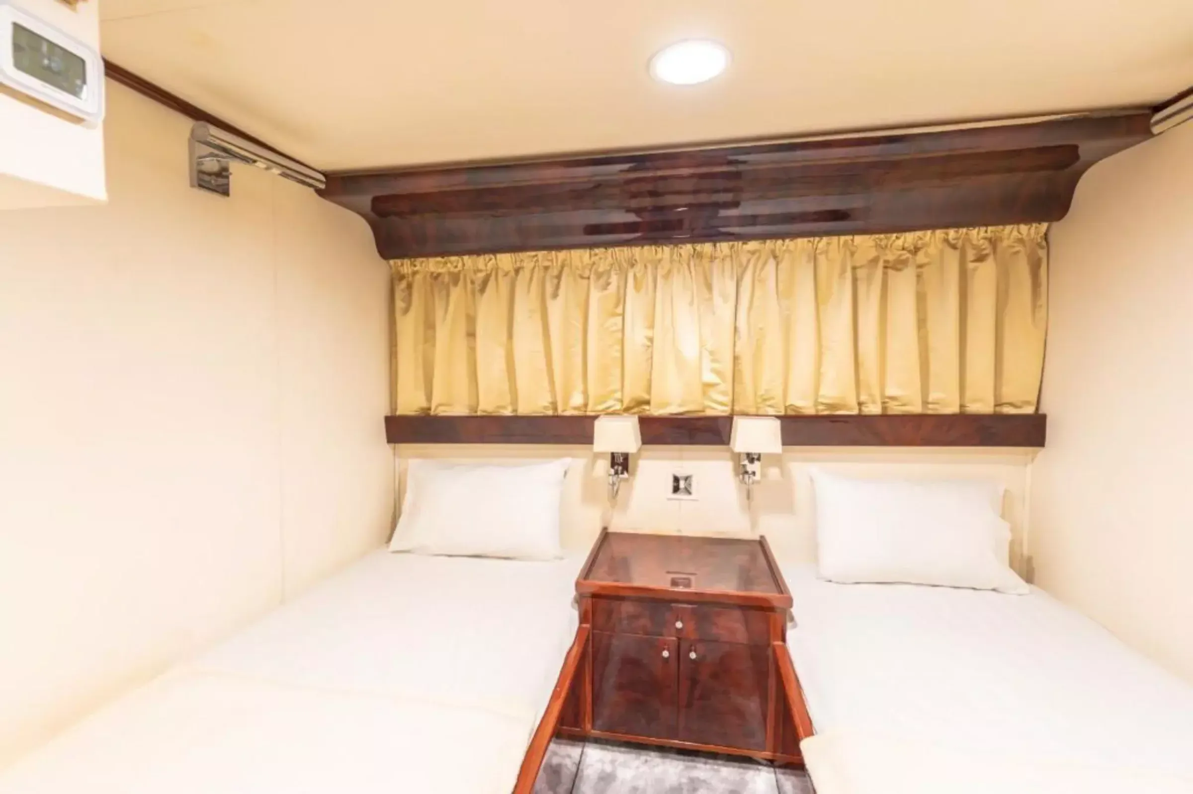 Hatteras 142 | Harpoon