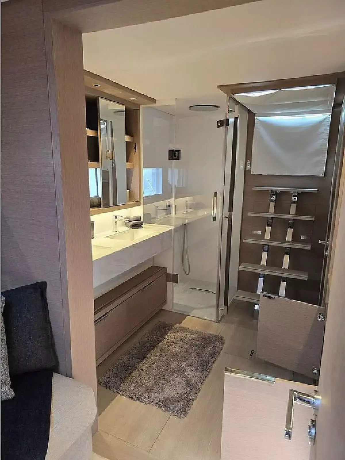 Lagoon Sixty 5 | TriWing Endor