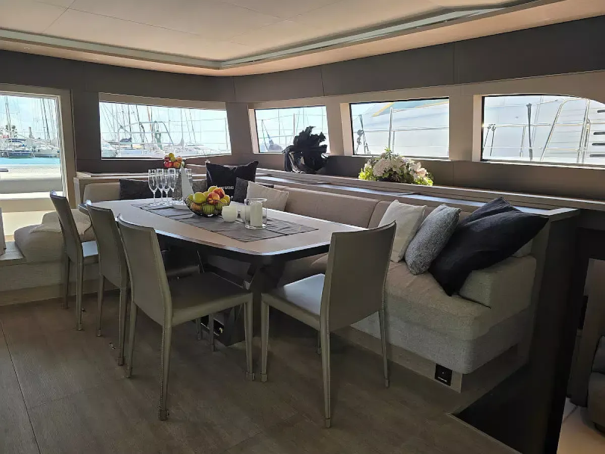 Lagoon Sixty 5 | TriWing Endor