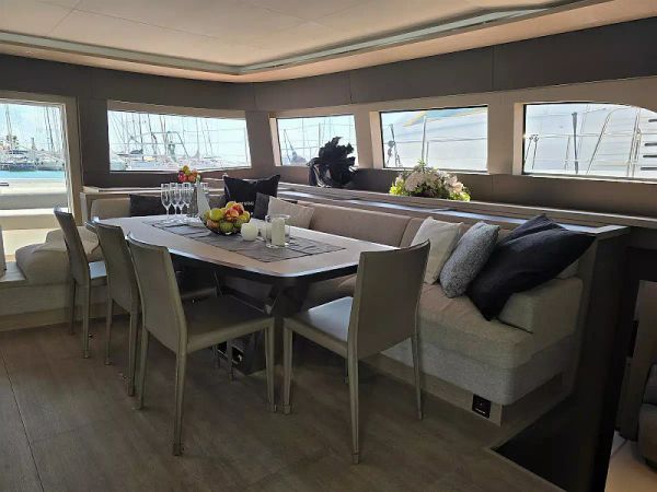 Lagoon Sixty 5 | TriWing Endor