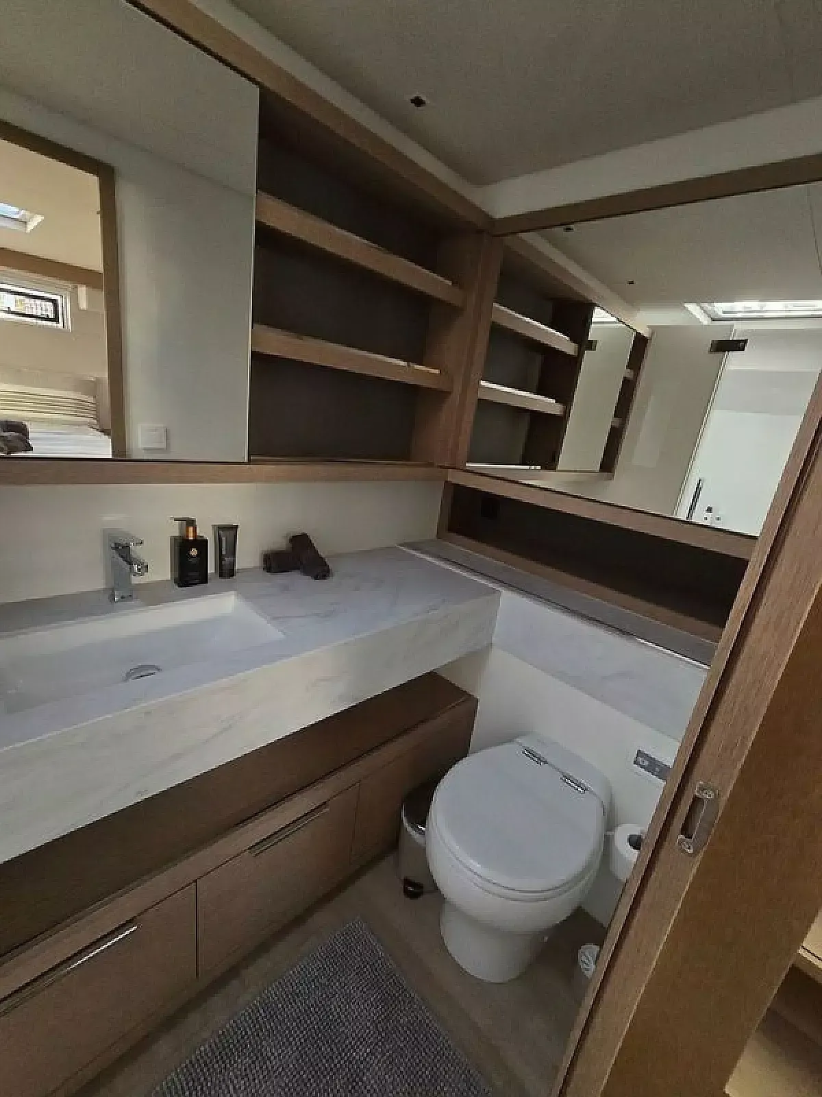 Lagoon Sixty 5 | TriWing Endor