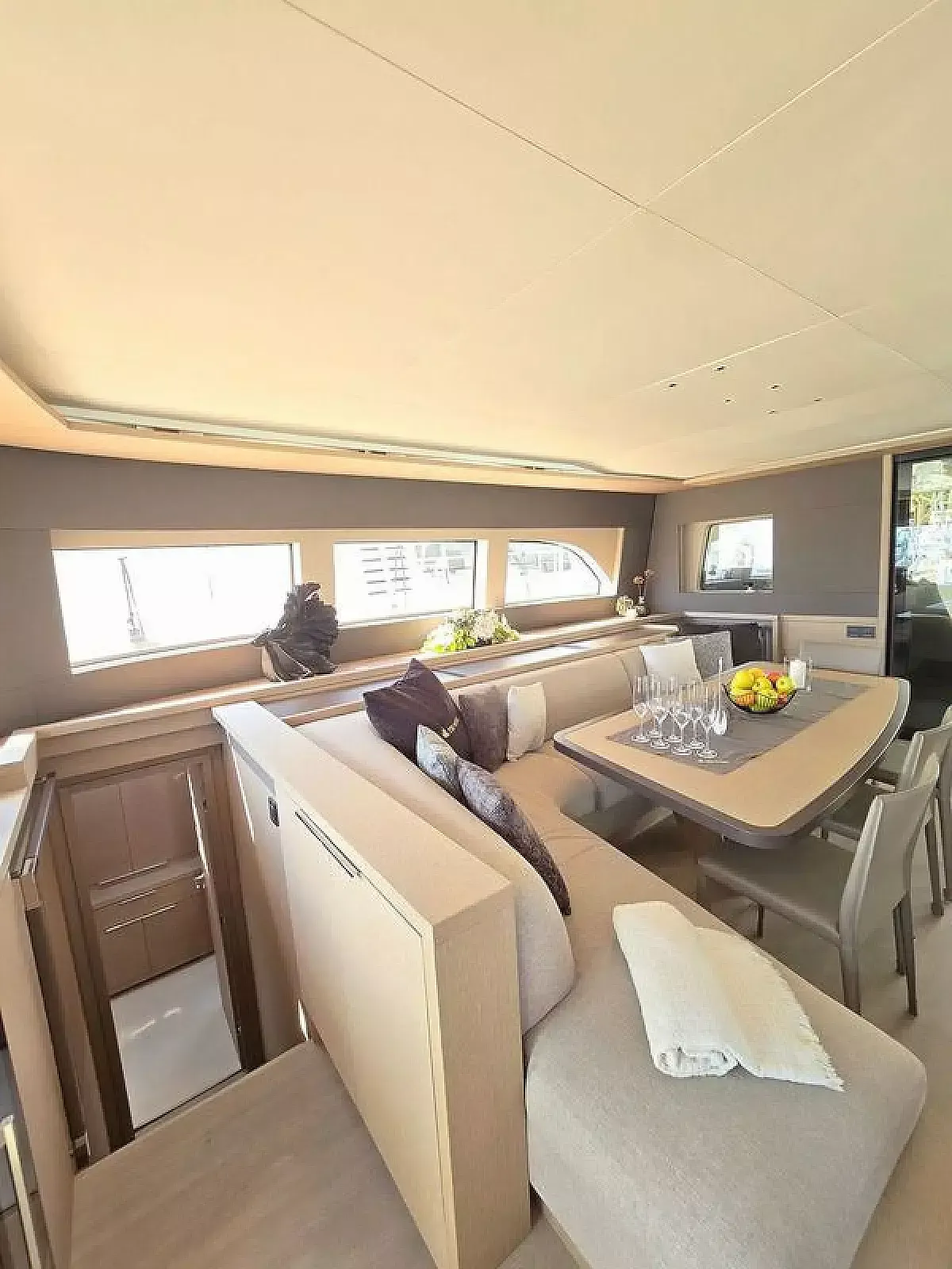 Lagoon Sixty 5 | TriWing Endor