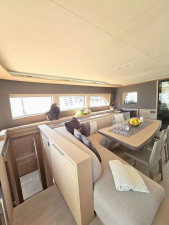 Lagoon Sixty 5 | TriWing Endor