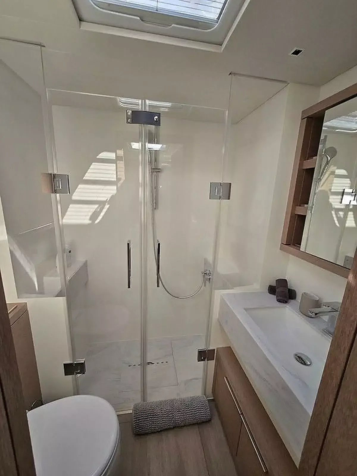 Lagoon Sixty 5 | TriWing Endor