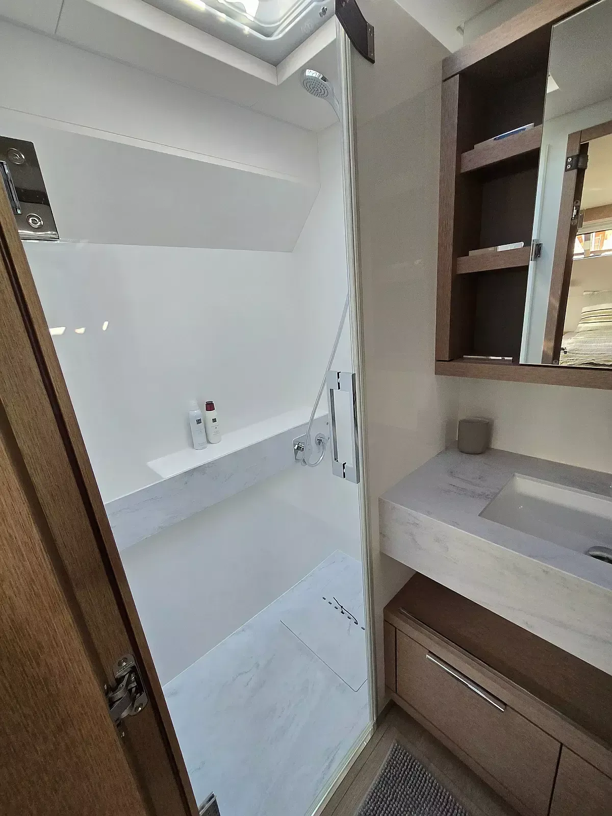 Lagoon Sixty 5 | TriWing Endor