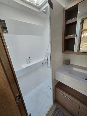 Lagoon Sixty 5 | TriWing Endor