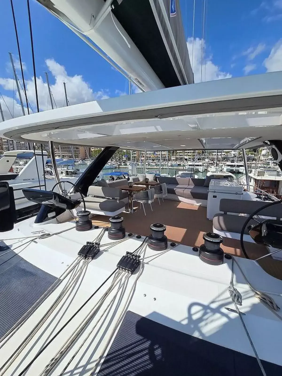 Lagoon Sixty 5 | TriWing Endor