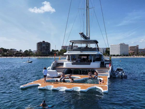 Lagoon Sixty 5 | TriWing Endor